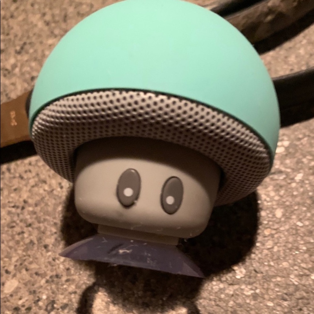 Rechargeable Mini Speaker Color Changing Light.